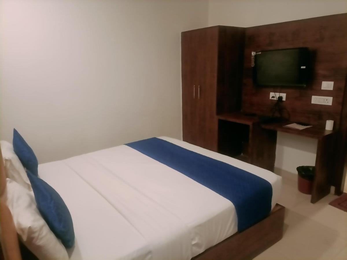 Le Mount Near Igi Airport