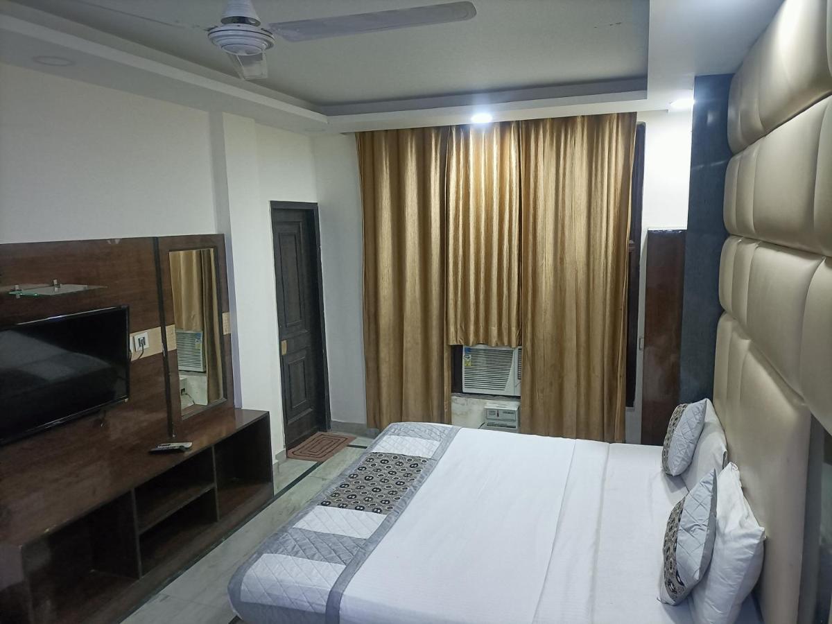 Le Mount Near Igi Airport 3*