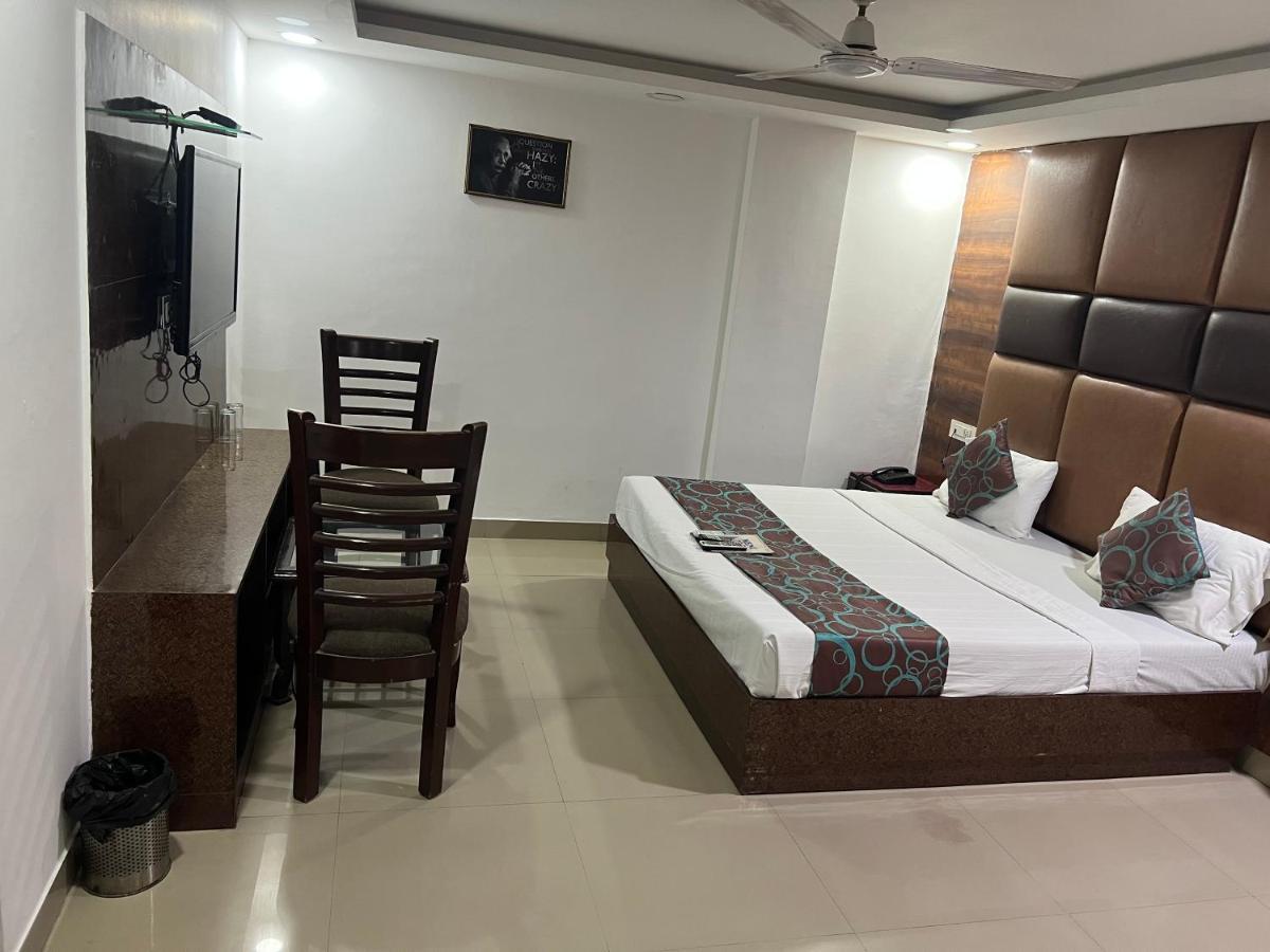 Hotel Le Mount Near Igi Airport
